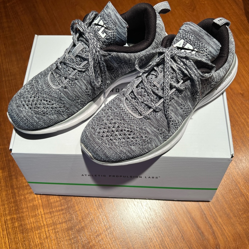 APL Women’s Athletic Shoe. TechLoom Pro in grey Heather. Size 9